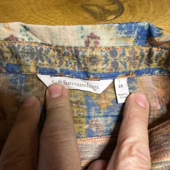 Soft Surroundings sheer watercolor geometric print button-up blouse 2x - Picture 3 of 10